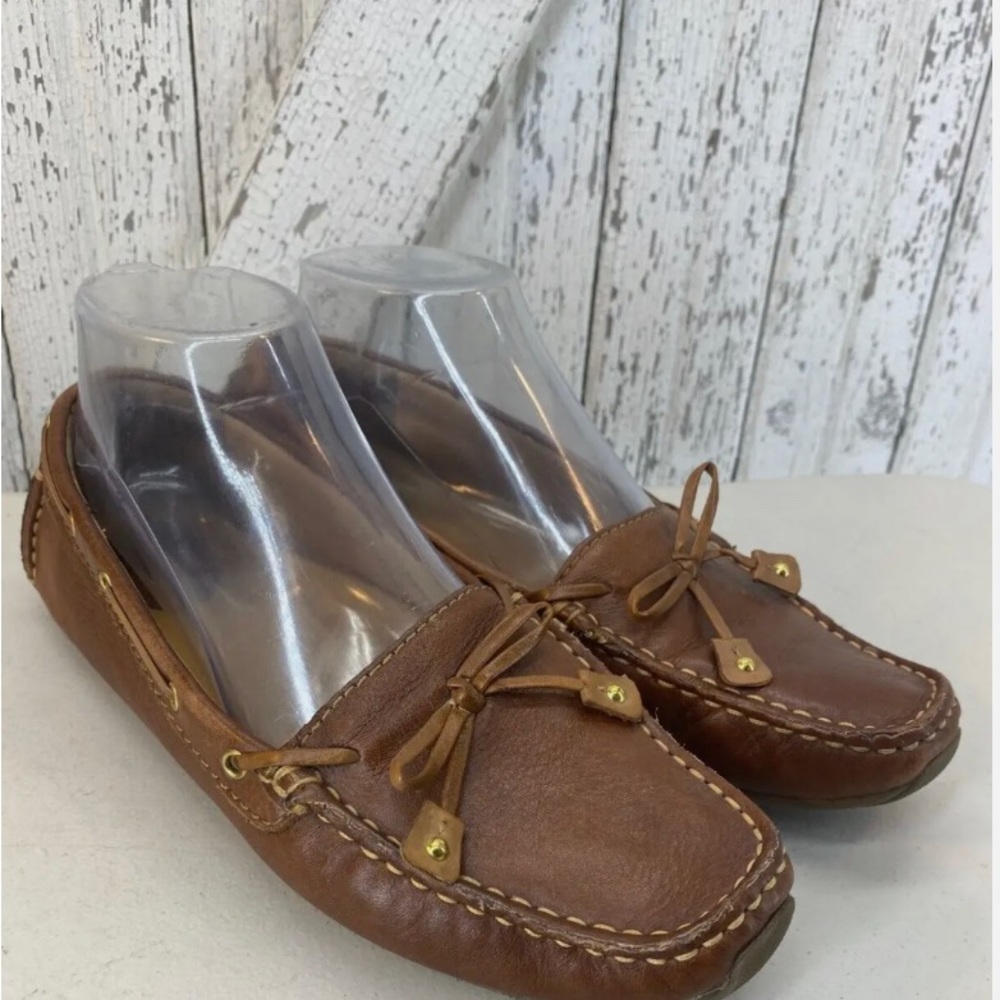 Clark loafers size 91/2 clean shoe with no visible scratches.